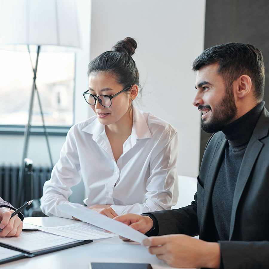mature agent consulting his business partners look 6535RA3
